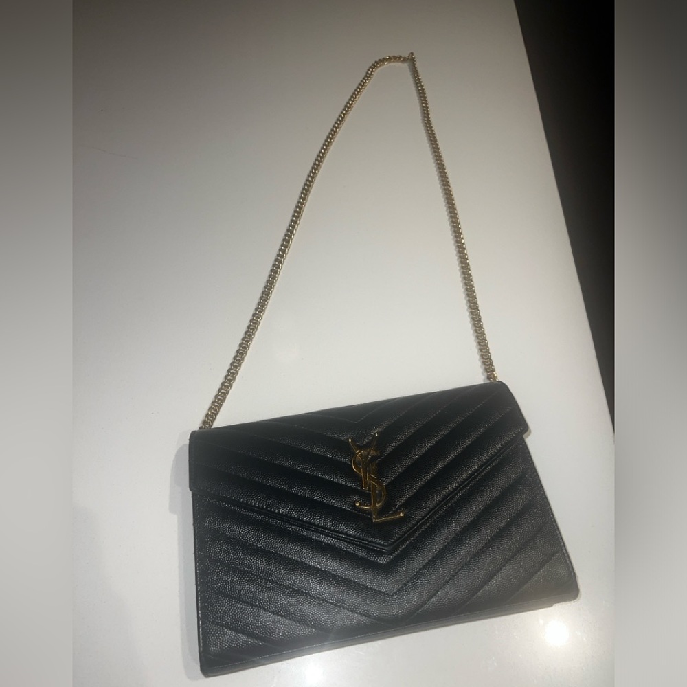 SAINT LAURENT
Monogramme Chain Wallet Bag